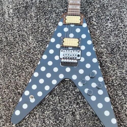 6 string classic electric guitar, silver accessories, free transportation, double shake and single shake can be used. It is cust