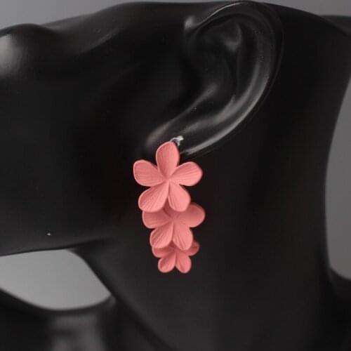 2021 New Fashion Trend Creative Flower Earrings Spray Painted Metal Solid Color Sweet Earrings Niche Design Versatile 2021 New