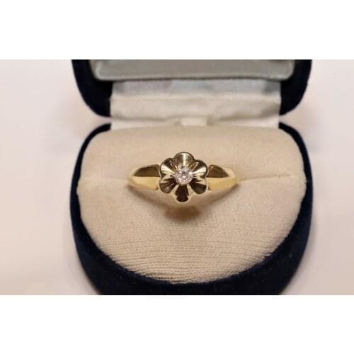 OLD ORIGINAL 18K GOLD NATURAL DIAMOND DECORATED RUSSIAN SOLITAIRE STYLE RING