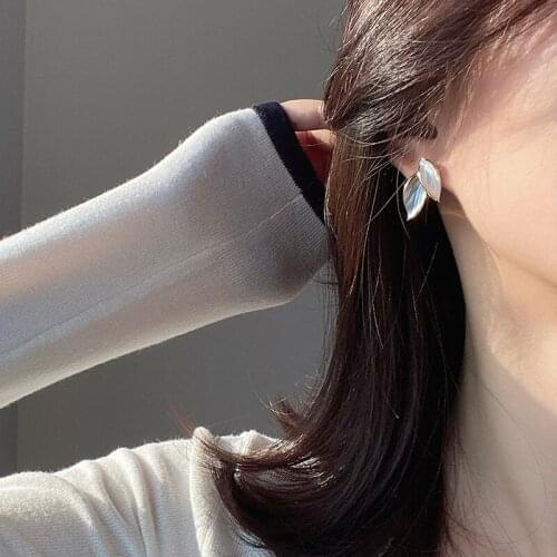 2021 Wholesale Contrast Color Leaf Earrings Korea Simple Temperament Fashion Stud Earrings Women 2021