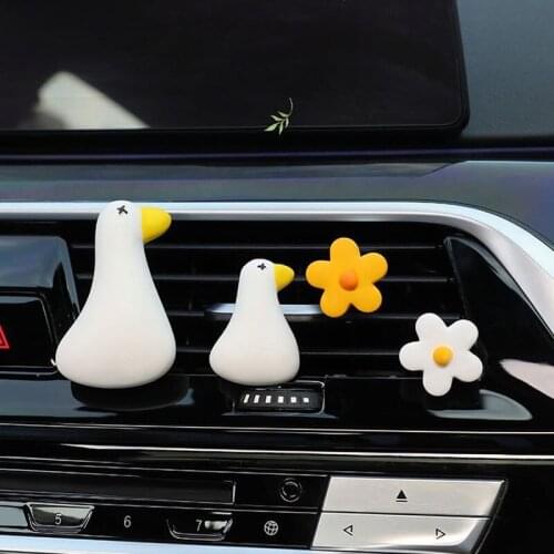 Car aromatherapy cartoon car air outlet car perfume Big goose car air outlet aromatherapy