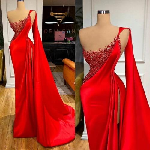 2021 Red Trumpet Evening Gown One Shoulder Satin Pearls Mermaid Prom Dress with High Split Formal Robe De Soirée