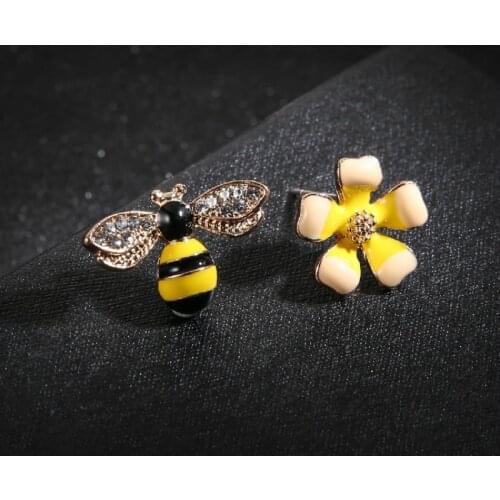 Kpop cute bee statement earrings zircon best friend stud earrings mujer fashion jewelry 2020 schmuck luxe accessori donna
