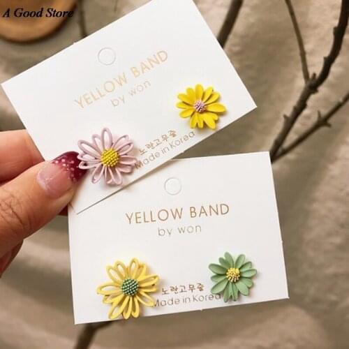 New Asymmetrical Korean Daisy Flower Earrings Jewelry Cute Flower Small Stud Earrings For Women Fashion Sweet Earring