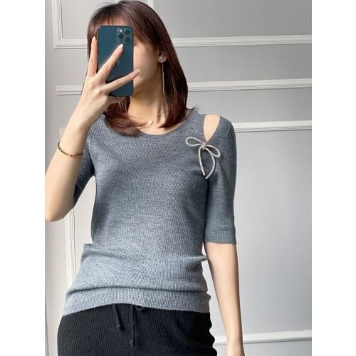 2021 early spring series design sense careful machine bow tie off shoulder small U-neck slim knit girl