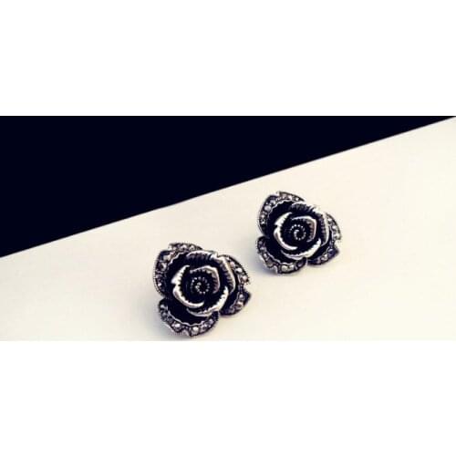 COW NINE!Ms retro nostalgia fashion brand jewelry earpins/plating gun black sparkling rose petals earrings