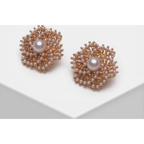 Amorita boutique Retro exaggerated flower-shaped artificial pearl stud earrings