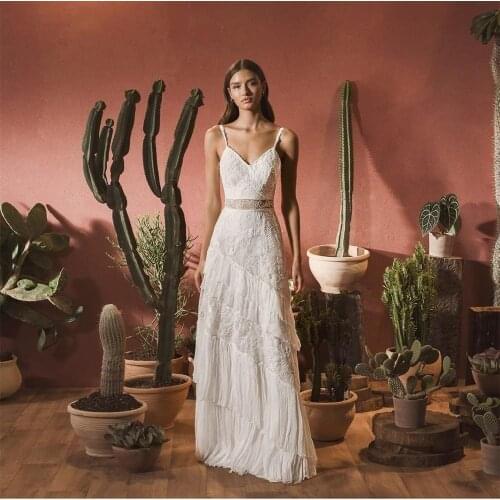 2021 Bohemian Wedding Dress Spaghetti Strap Floor Length Lace Appliques Sleeveless Bridal Gowns Gorgeous Robes De Bal Princess