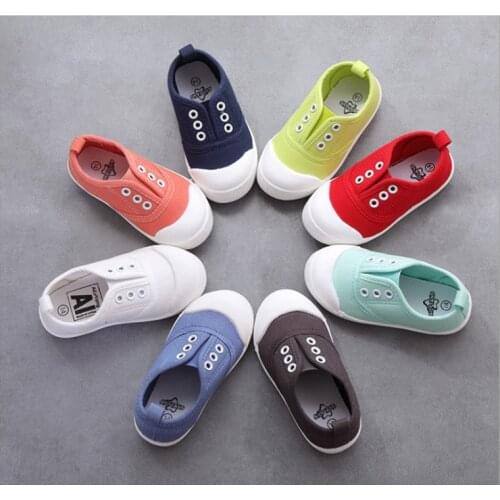 Portable and soft kids canvas shoes boy and girls slip on canvas sneakers 1-7years