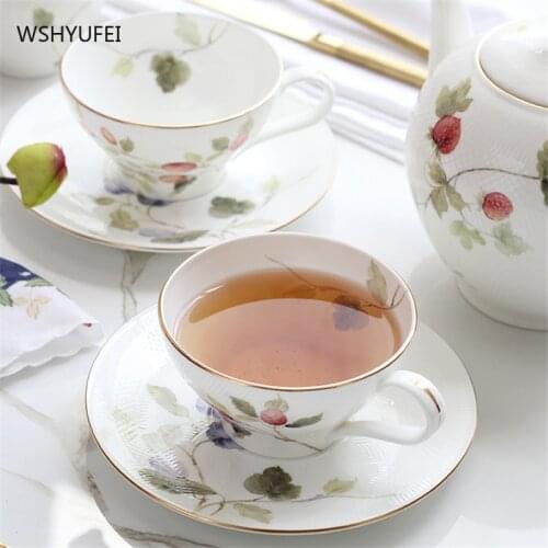 Smooth and delicate bone china coffee cup European style small luxury set British afternoon tea set ceramic high-end coffee cup