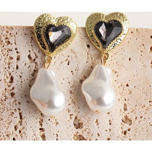 Vintage Gold Black Glass Heart Baroque Pearl Drop Dangle Earrings Fashion Women Irregular Pearl Charms Statement Earrings Gifts