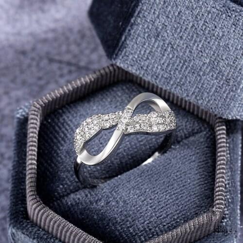 Huitan Fashion Silver Color 8 Shaped Women Wedding Engagement Party Rings Shiny Crystal Zircon Romantic Wing Wing Trendy Jewelry