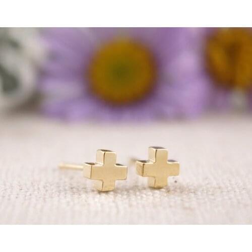 1 Pair of Punk Gothic Stud Earrings Cross Round Fake Ear Stud Earrings Korean Trend Cross Fashion Women Men Rock Jewelry Gifts