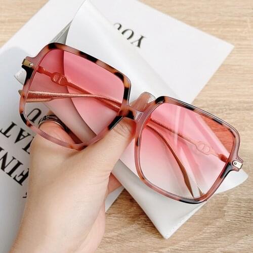 Pink Glasses Fashion Square Womens Sunglasses Clear Shades High Quality Sun Glasses Female Vintage Retro Brand Eyewear Oculos