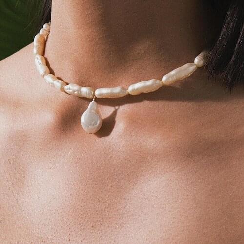 Chic Temperament Irregular Baroque Pearls Pendant Choker Necklace Women Fashion Geometric Chocker Colar Necklace Jewelry Kolye