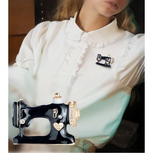 Vintage Funny Nostalgic Sewing Machine Brooch Pins For Women Men Rhinestone Alloy Clothing Pins Female Jewelry Party Accessories