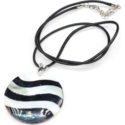 Fashion Natural Round Striped Color Shell Pendant Necklace Fashion Leather Cord Jewelry DIY Necklace Gifts for Women and Men 1PC