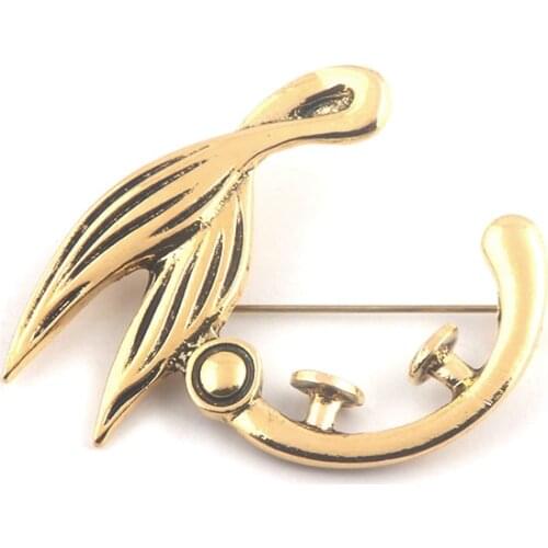 Anime Gold Violet Evergarden Brooch Pin Cosplay Prop Costume Accessories Badge Brooches High-End Gold Fishtail Clothing Jewelry