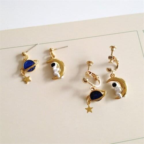 Fashionable joker character girl asymmetric wind astronauts earrings galaxy beautiful simple stud earrings jewelry accessories