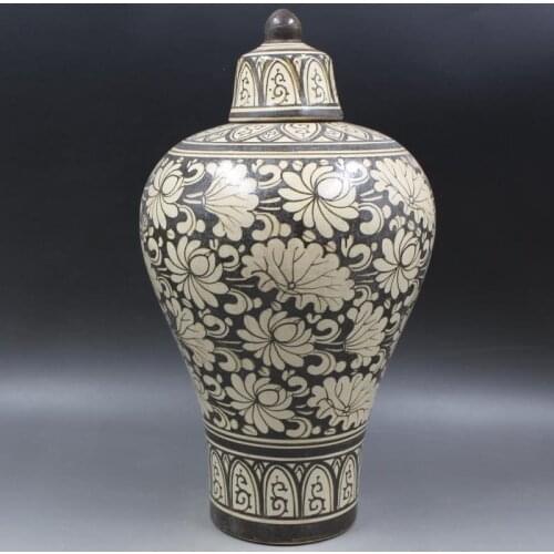 Antique Collection Of Porcelain Ginger jar Home Furnishings Plum Vase With Painted Patterns ceramic temple jar