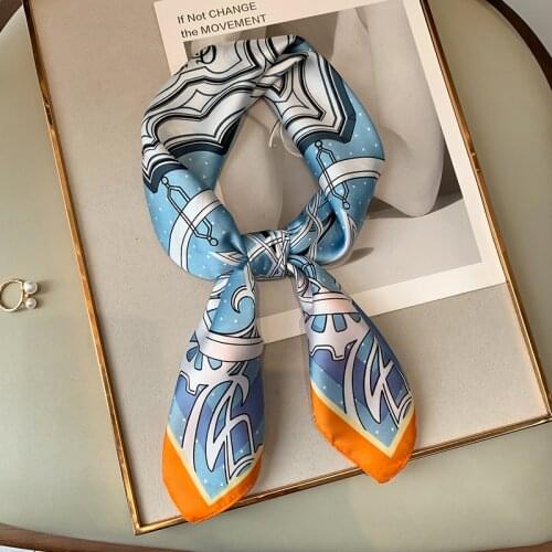 2021 Design Printed 70cm Square Neck Scarf for Lady Shawls and Wraps Soft Silk Feeling Hairband Scarves Bandana
