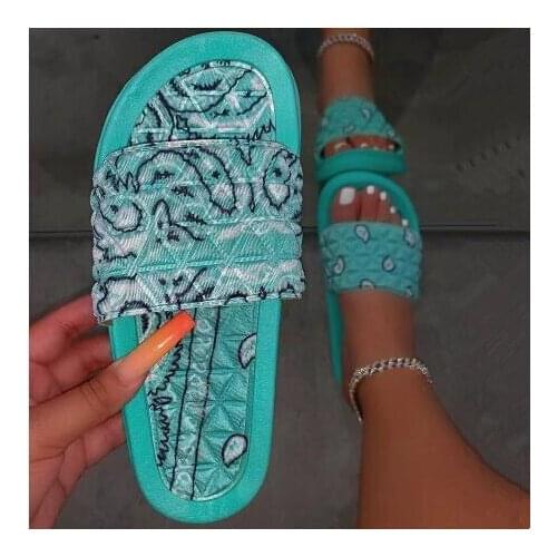 Spring/summer Womens flat with beach shoes fashion wild flip flop 2020 new womens shoes sandals travel bright color slippers