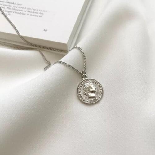 Distressed Retro Dollar Round Coin Queen Avatar 925 Sterling Silver Temperament Personality Fashion Female Necklace SNE095
