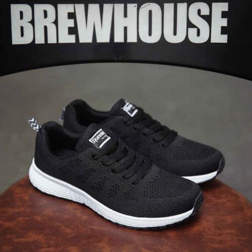 Low Top Man Sport Shoes Round Toe Sneakers Shoes Men Low Top Shoe Running Man Mesh Sports Shoe 2020 Breathable Black Trainers I1