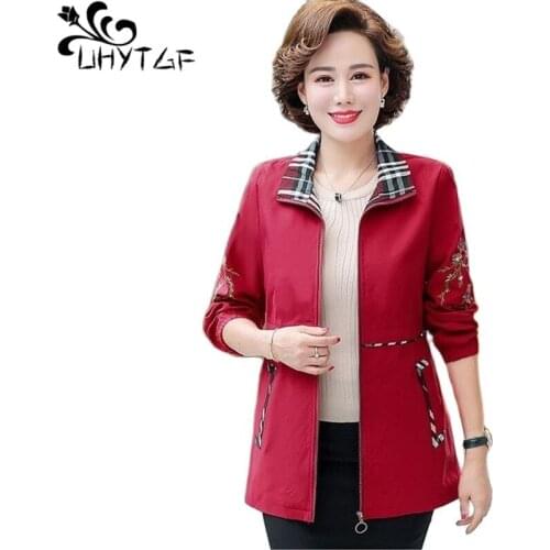 UHYTGF Middle-Aged Mother Spring Autumn Windbreaker Thin Plus Size Top Outerwear Fashion Embroidery Women Short Trench Coat 1520