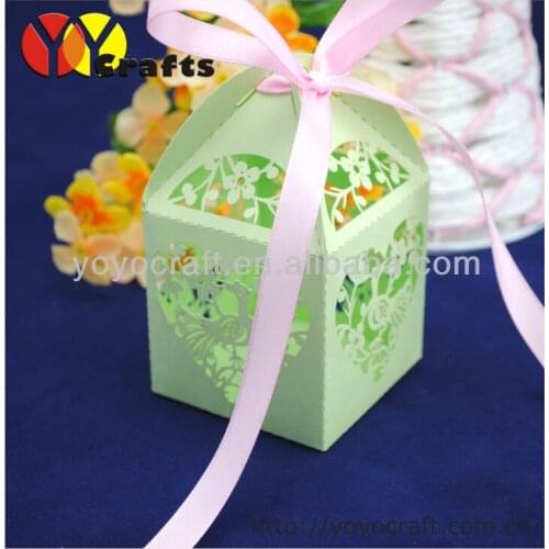 2018 new design green peacock cupcake boxes from China