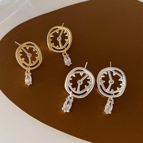 VSnow Unique Design Metal Matte Clock Dainty Earring for Women Hollow Out Rhinestones Oval Rhinestone Earring Jewelry Pendientes