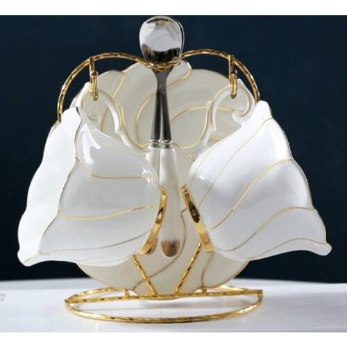 Luxury Flower Coffee Cup Set Ceramic Gold Rim Bone China Cup and Saucer European Milk Tea Mugs Kaffeetasse Utensil Cup AC50BD