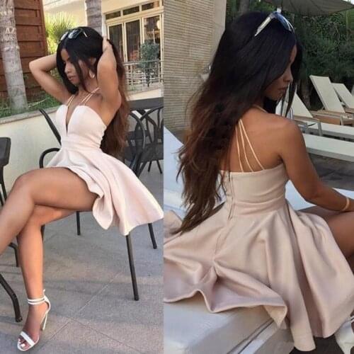 Sexy Short/Mini Cocktail Dresses Halter Little V Neckline Club Wear Party Gowns Zipper Back Cheap A Line Homecoming Dresses