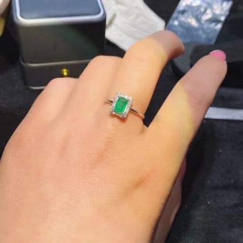 Natural Emerald Ring 925 Silver Ladies Ring Luxurious Atmosphere Dignified and Elegant