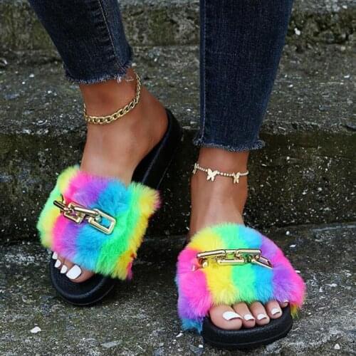 New Women Rainbow Chain Furry Travel Slippers Hot Girls Plush Faux Fur Beach Flip Flops Ladies Sparkling Metal Chain Fur Slides