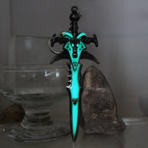 Glowing Frostmourne keychain The death knight arthas SWORD keychain key ring GLOW in the DARK Luminous sword Pendants