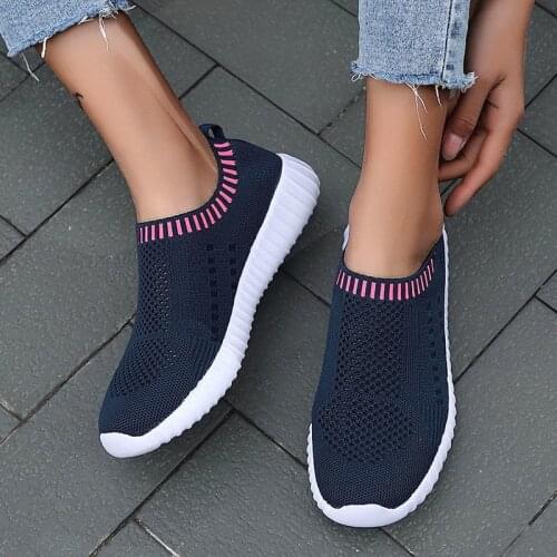 Large Size Round Toe Lightweight Comfortable Breathable Casual Flat Shoes Womens Sports Shoes Socks Shoes 2021