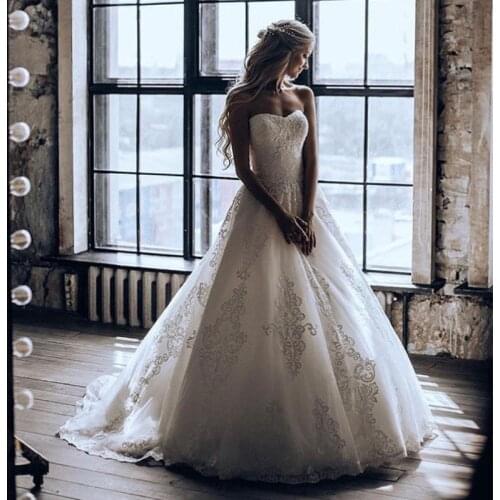 Elegant Tulle Lace Applique Wedding Dresses Sleeveless Sweetheart Neck Chapel Train A-Line Bridal Dress Custom Made New Arrival