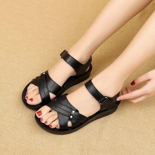 Summer New Flat Sandals Women Footwear flat Soft bottom Middle-aged Non-slip Sandals Mother Open Toe Beach Sandals free shipping