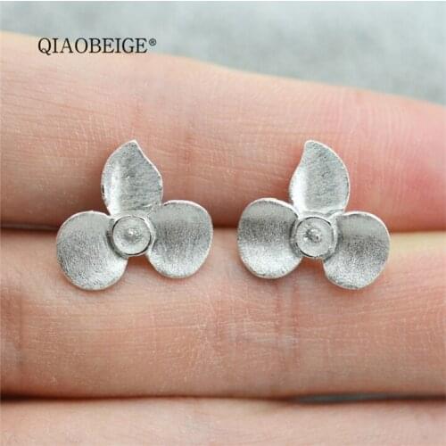 QIAOBEIGE DIY fitting Fashion China Wholesale Bijoux Ladies Jewelry Leaf Stud Earring for Women suitable for 5-6.5mm round pearl