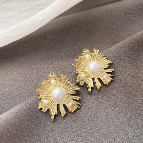Korean New S925 Needle Gold Inlaid Pearl Sun Flower Earrings Exaggerated Retro Hong Kong Style Earrings Temperament Earrings
