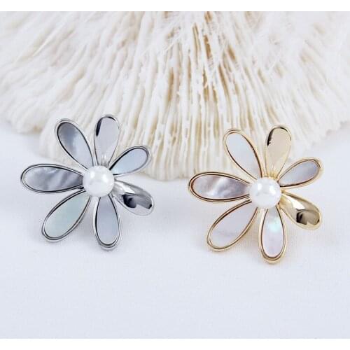 2021 Womens Brooch Fashion Vintage Simulated Pearl Little daisy Safety Brooch For Scarf Coat Bag Accessories Friends Gifts