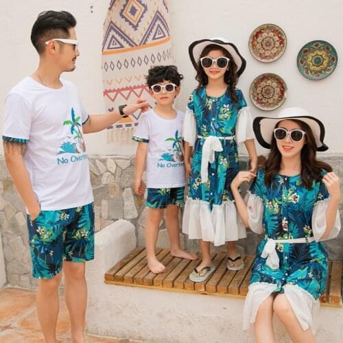 Family Matching Outfits Summer Mom Daughter Bohemia Vacation Beach Dress Father and Son T-shirts and pants Family Clothing Sets