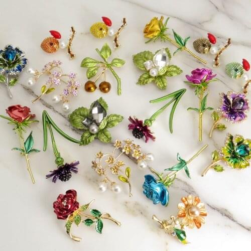 2020 Broche Japan And South Korea Product Color Hand-painted Pearl Zircon Bump Contracted Female Joker Ruili Brooch Fresh New