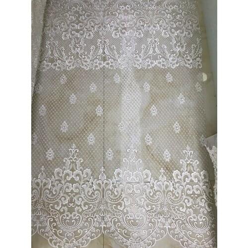 White wedding dress with European pattern handmade bead embroidery, suitable for high-end banquet wedding evening dress