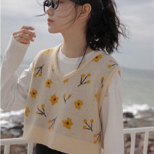 Retro sleeveless short sweater coat womens new Korean jacquard sweater vest in autumn and winter of 2021