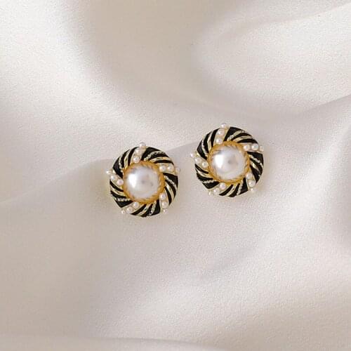 2021 New Fashion Small Fresh Stud Earrings Contracted Sweet Lovely Fine Pearl Elegant Temperament Women Earrings Trend