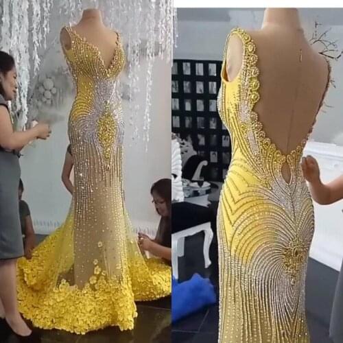2019 Luxury Evening Dresses V Neck Backless Lace 3D Floral Appliqued Beaded Mermaid Prom Dress Sweep Train Custom Made Formal Pa