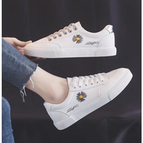 Wild basic small white shoes women 2020 explosion models spring new students flat bottom wild shoes small daisy womens shoes