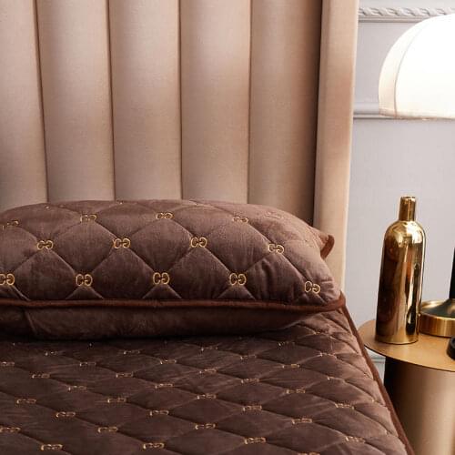 Plush Thicken Quilted Embroidery Coral Fleece Mattress Protector Fitted Sheet Style for Mattress Solid Color Soft Pad for Bed